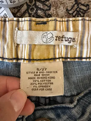 Refuge EUC Y2K Vintage Stylish Blue Women's Jeans with Front and Back Pockets thumbnail 4