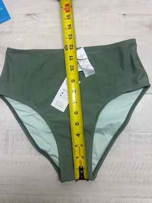 Cupshe reversible floral-print top and solid green high-waisted bottoms. thumbnail 3