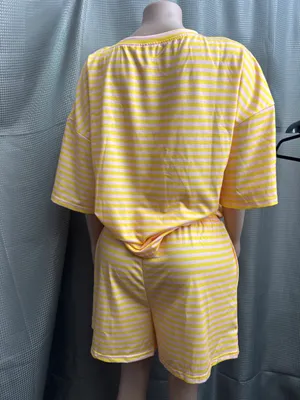 New size XL two piece set it’s super song and stretchy thumbnail 3