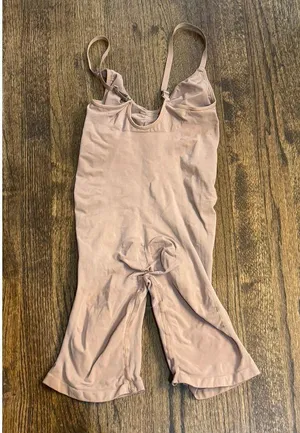 SKIMS 0106 Seamless Sculpt Mid Thigh Bodysuit US Size Small Medium thumbnail 3
