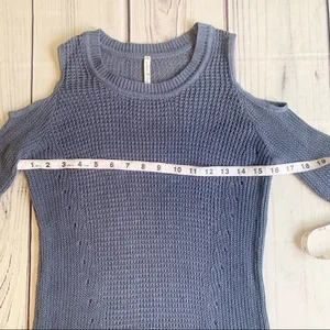 ‎Willow & Clay Cold Shoulder Sweater Tops Small thumbnail 7