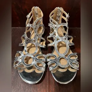 Report Silver Geometric Flat Sandals Size 9 thumbnail 3