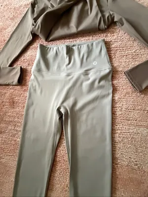 Women’s 2 Piece Activewear Set Size S Long Sleeve Top High Rise Leggings thumbnail 2