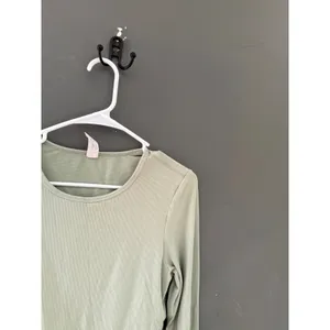 Yogalicious Kathleen Ribbed Long Sleeve Top Built-in Bra Sage Green Large thumbnail 4