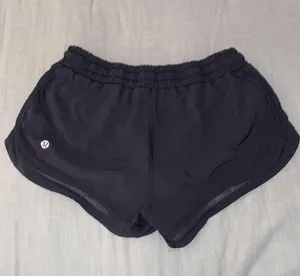 Lululemon Black Hotty Hot 2.5” Shorts thumbnail 2