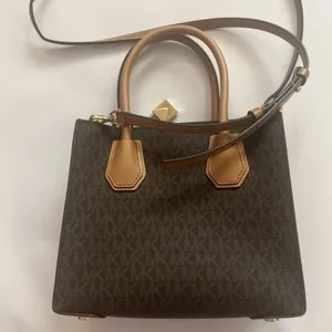 MICHAEL Michael Kors NWOT Mercer Shopper Crossbody Bag with removable strap. thumbnail 5