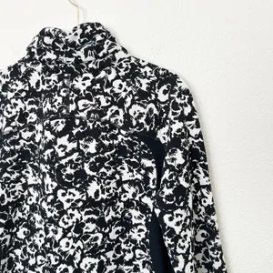 [Lululemon] Cozy Cuddle Up Fleur Sombre Floral Print Jacket Thumbholes Size 12 thumbnail 7