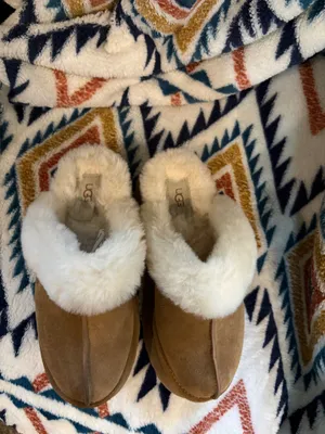 Women’s UGG Slippers thumbnail 2
