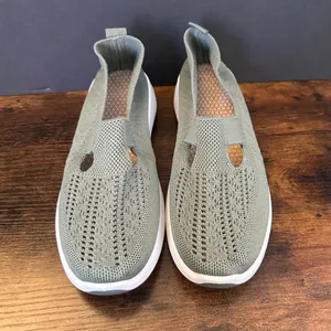 Women’s Slip On Sneakers Green Size 9 thumbnail 2