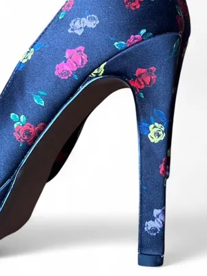 Betsey Johnson Kenedy Satin Floral Platform Peep Toe Pumps Black Rose Heels 6.5M thumbnail 7