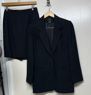 Studio9 Elegant Black Blazer and Skirt Ensemble Size 6 thumbnail 1
