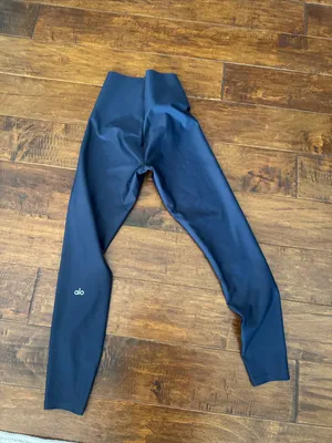 ALO Yoga High-Waist Leggings in Navy Blue thumbnail 4