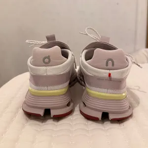 On Cloud Shoes thumbnail 3