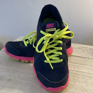 Women’s Nike Revolution 2 Running Shoe thumbnail 3
