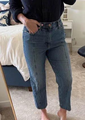 Universal Threads Women's vintage straight leg medium wash Blue Jeans thumbnail 1