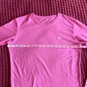 Nike Women’s Dri-FIT Long Sleeve Athletic Shirt Pink Crew Neck Size M thumbnail 9