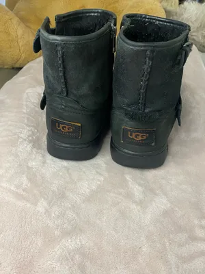 UGG Australia Dawn Black Short Leather Lug Sole Boots Women's Size 9 thumbnail 5