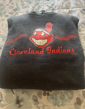 Gildan hooded sweatshirt  thumbnail 1