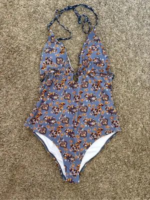 Cupshe Halter One-Piece Swimsuit thumbnail 2