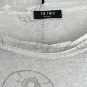 Terez White Skull Sheer Long Sleeve Women’s Top thumbnail 3