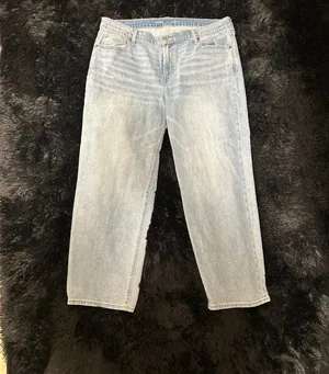 Old Navy Jeans Mid-Rise Boyfriend thumbnail 1