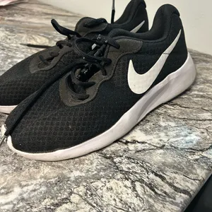 Nike Black and White Sneakers thumbnail 5