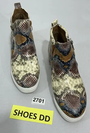 Womans Rouge Rose Snake Print Size 9 Hidden Wedge Sneaker Booties thumbnail 1