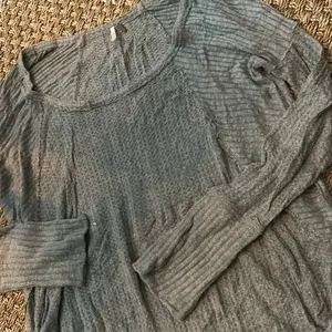 Free People Grey‎ LS Sweater Top Size Small thumbnail 2