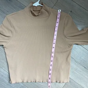 Aerie Long Sleeve Cropped Mock Neck Long sleeve T-Shirt scalloped hem size L tan thumbnail 6