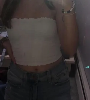 Hollister White Top thumbnail 2