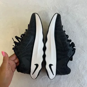 Nike Black Motiva Walking Shoes Women 6.5 Lace Up thumbnail 6