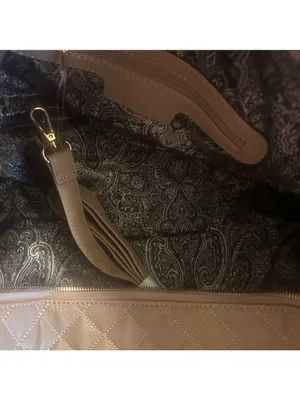 Elegant Quilted vegan leather weekender thumbnail 4