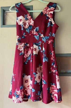Haute Monde Burgundy Floral V-Neck Midi Dress thumbnail 1