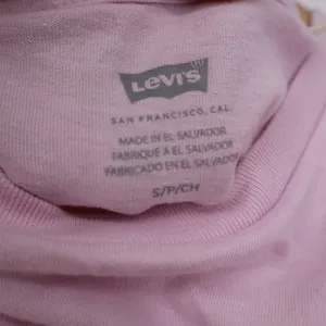 Levis Womens Batwing Logo Graphic T-Shirt Pink Short Sleeve Crew Neck Small thumbnail 2
