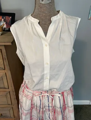 Uniqlo White Sleeveless Button-Up Blouse thumbnail 1
