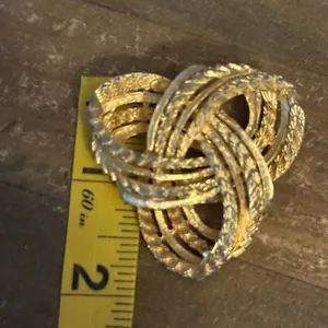 Vintage gold tone rope knot brooch thumbnail 2