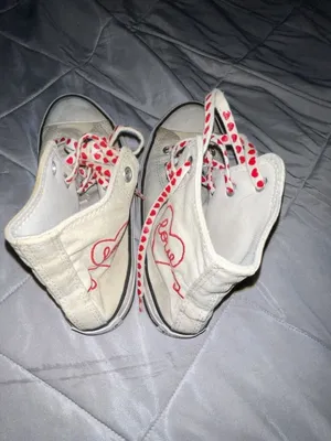 Converse Chuck Taylor High Top – Custom Heart “Love” Design – Women’s 6 / Men’s thumbnail 6