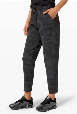 Lululemon Size 2 Keep Moving Pant Black Gray Camo thumbnail 1