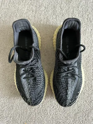 Yeezy Boost 350 V2 Black Non-Reflective thumbnail 2