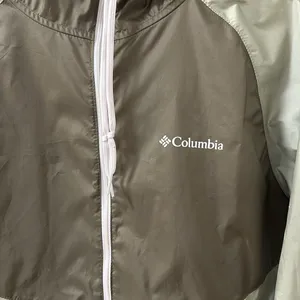 Columbia woman wind breaker thumbnail 2
