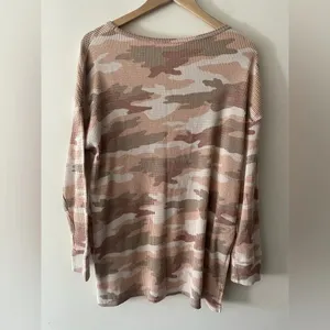 American Eagle Waffle Knit Pink Camo Print Soft‎ Cozy Sweater thumbnail 2