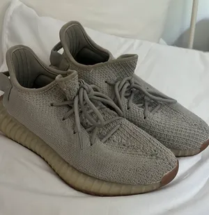 Adidas Yeezy Boost thumbnail 1