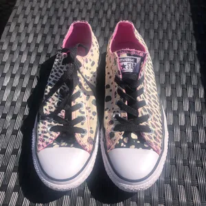 Converse Chuck Taylor All Star Sneakers Low-Top White Black Spotted thumbnail 7