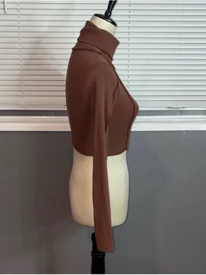 PrettyLittleThing Brown Ribbed Exposed Seam Cropped Turtleneck Top US 2 thumbnail 4