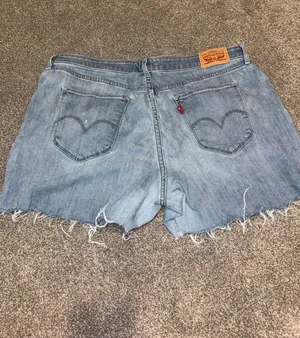 Lightwash Blue Levi’s Shorts thumbnail 2