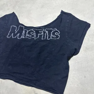 Y2K Affliction Misfits Skull/Dagger Cropped T Shirt Women's SZ L Grunge Goth Emo thumbnail 7