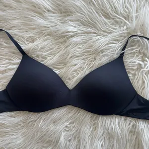 Skims Wireless Form Pushup Plunge Bra Onyx Size 32D thumbnail 5