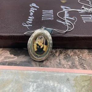 Audrey Hepburn Photo Locket Necklace Vintage Silver Oval Pendant 18” Chain thumbnail 10
