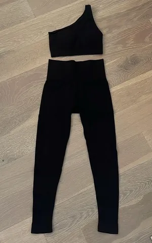 Amazon One Shoulder Workout Set thumbnail 4