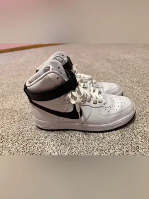 Nike BRAND NEW W Air Force 1 high top thumbnail 3